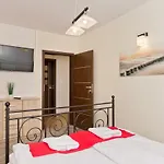 Goscinne Krzys קארוויה